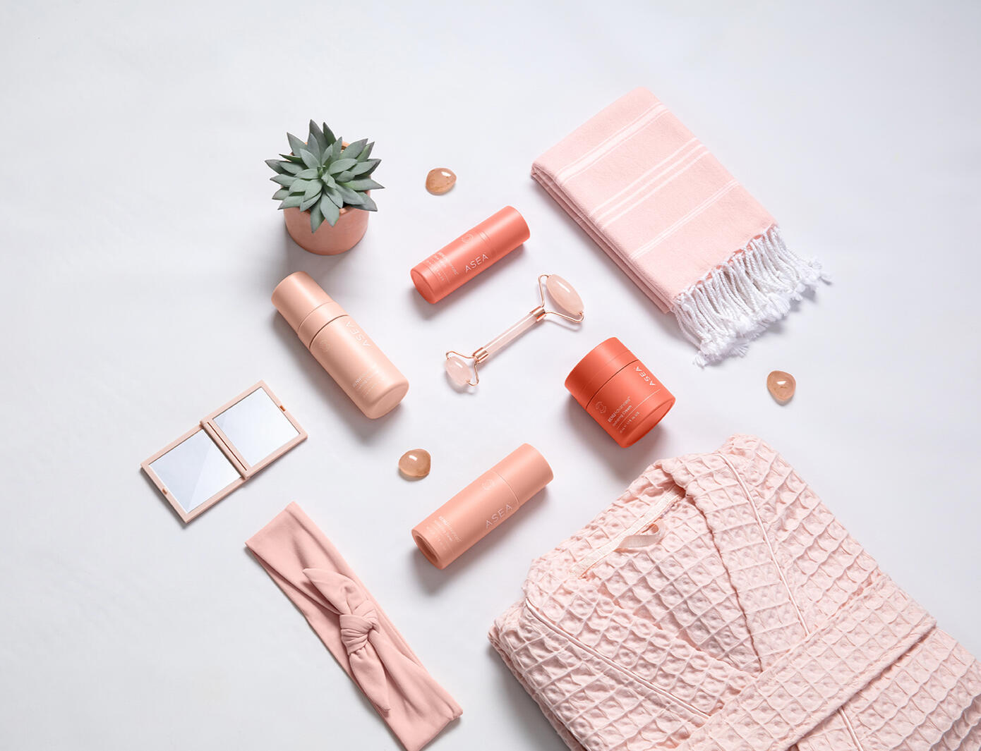 Votre peau sait prendre soin d’elle-même grâce au renouvellement de cellules cutanées qui lutte naturellement contre les rides et les ridules. Mais avec l’âge, la peau a parfois besoin d’un coup de pouce.